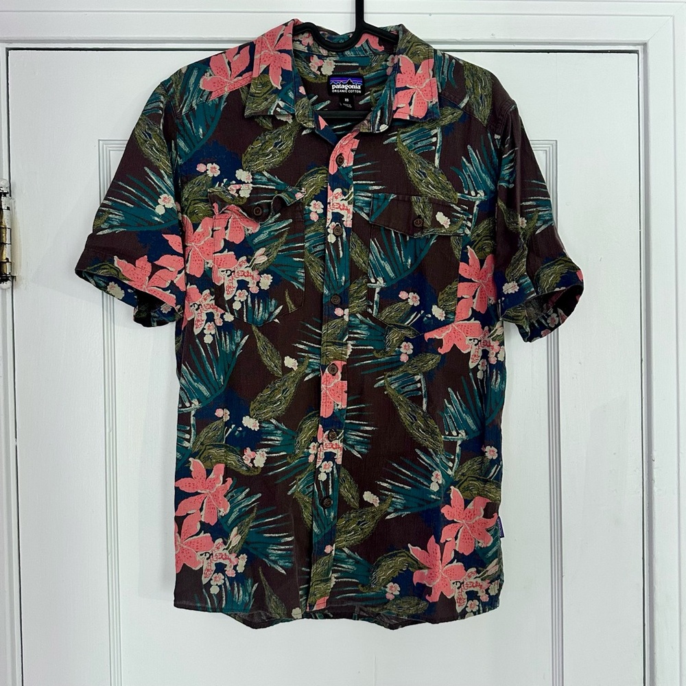 Patagonia — Casual Button Down Shirt Brown and Pink Floral